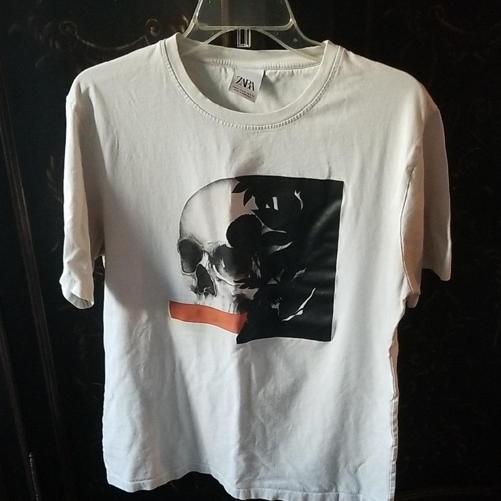 Zara Gray Tee With Black Skull Print Size XL